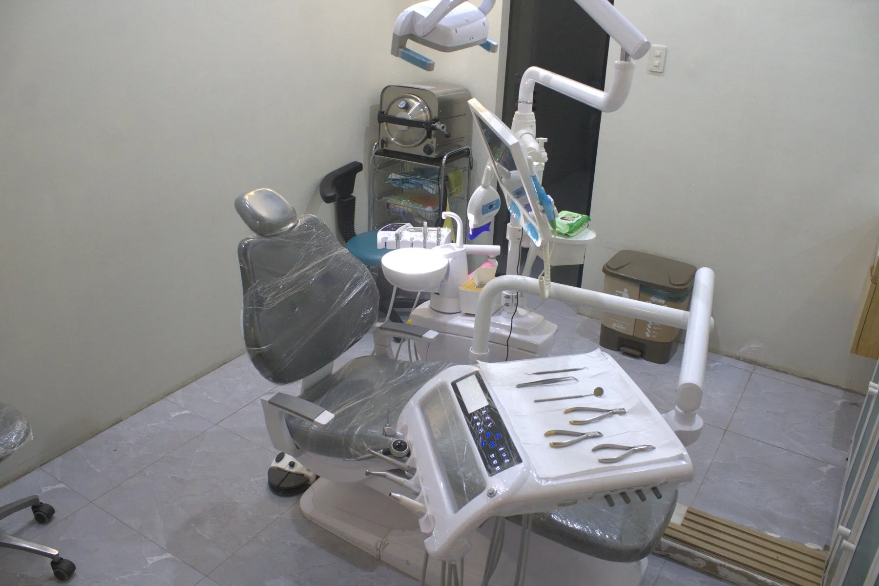 Treatment room with dental chair at the iDent Dental Lounge Uptown branch, Cagayan de Oro